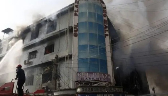 पाकिस्तान के कराची में गुल शॉपिंग प्लाजा में भीषण आग, मृतकों की संख्या बढ़कर 61