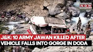 कश्मीर में सेना की गाड़ी खाई में गिरी, 10 जवान शहीद, 11 घायल