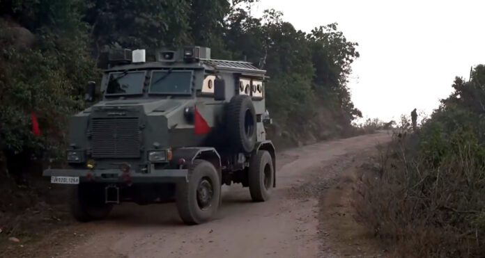 किश्तवाड़ में आतंकियों की तलाश तेज, सेना के हेलीकॉप्टर तैनात