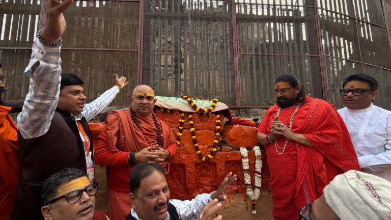वाराणसी: संतों ने मां श्रृंगार गौरी की पूजा कर रामकथा का किया शुभारंभ, ज्ञानवापी परिसर में गूंजा हर-हर महादेव
