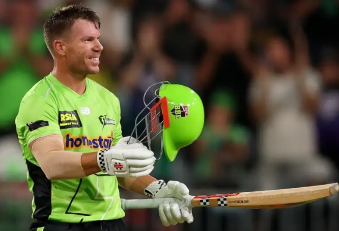 डेविड वॉर्नर ने सिडनी थंडर के साथ एक साल के नए अनुबंध पर किया हस्ताक्षर