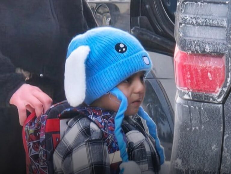 अमेरिकी अदालत का आदेश: 5 वर्षीय लियाम रामोस और उसके पिता को इमिग्रेशन हिरासत से रिहा किया जाए