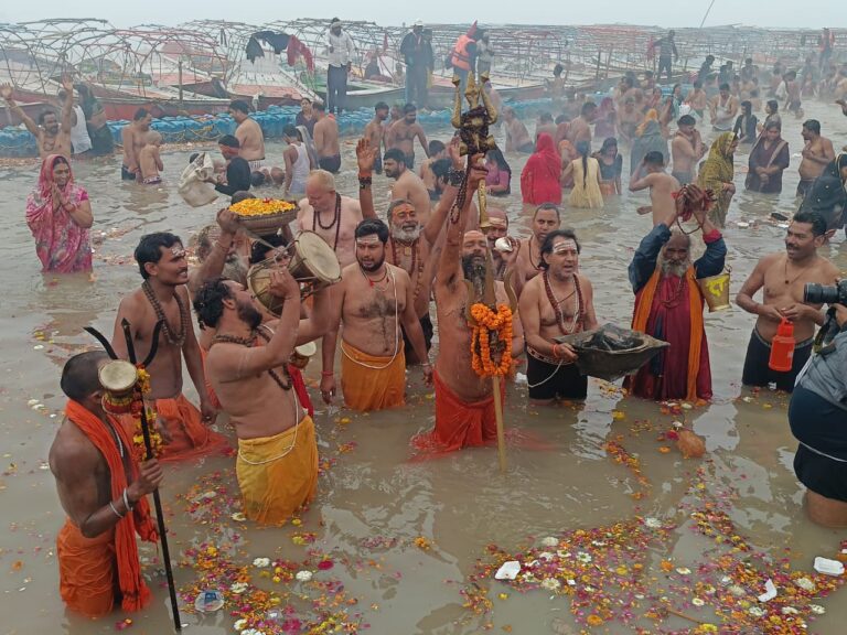 प्रयागराज माघ मेला: माघी पूर्णिमा पर सुबह 10 बजे तक 1.20 करोड़ श्रद्धालुओं ने लगाई आस्था की डुबकी