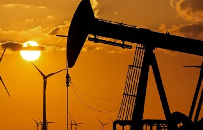 अमेरिका-ईरान तनाव से कच्चे तेल की कीमतें 6 महीने के उच्चतम स्तर के करीब