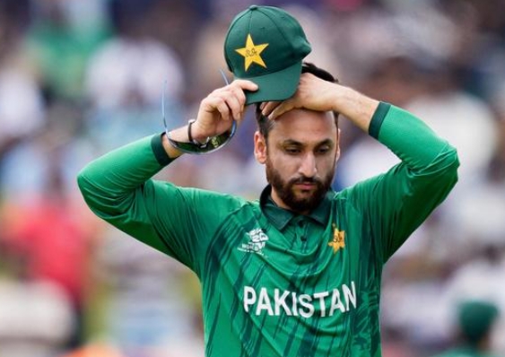 इंग्लैंड की जीत से पाकिस्तान की उम्मीदें बरकरार, सेमीफाइनल में ऐसे बना सकता है जगह