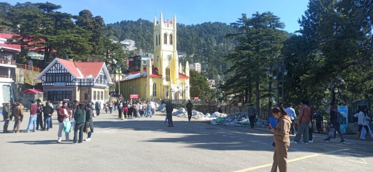 हिमाचल में बर्फबारी के बाद मौसम साफ, पहाड़ों में कड़ाके की ठंड और निचले इलाकों में घने कोहरे की मार