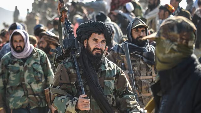 एयरस्ट्राइक के बाद अफगानिस्तान-पाकिस्तान सीमा पर तनाव बढ़ा, तालिबान ने चौकियों पर कब्जे का किया दावा