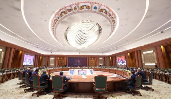 प्रधानमंत्री मोदी ने इंडिया एआई इम्पैक्ट समिट में व्यापारिक नेताओं के गोलमेज सम्मेलन की अध्यक्षता की