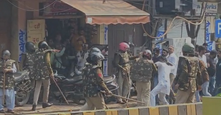 इंदौर का गांधी भवन बना रणभूमि: BJP प्रदर्शन के बीच कांग्रेस-पुलिस में तीखी झड़प