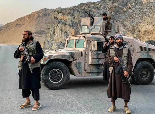 पाकिस्तान-अफगानिस्तान संघर्ष तेज, 325 से अधिक मौतें; दोनों देशों के दावे अलग-अलग