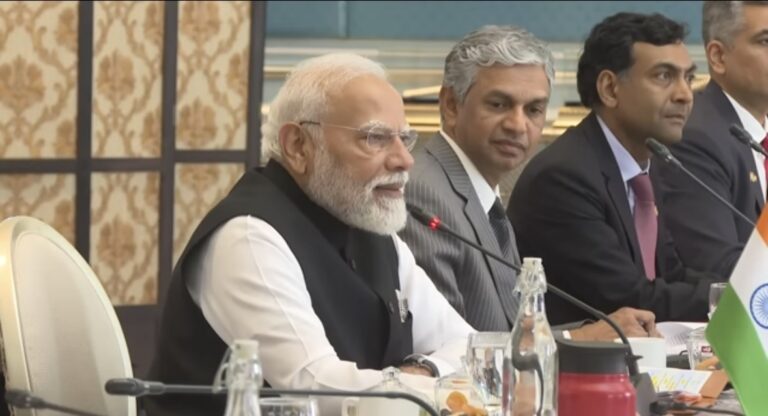 मलेशिया दौरे पर पीएम मोदी बोले – आतंकवाद के खिलाफ लड़ाई में मित्र देशों का समर्थन बेहद जरूरी