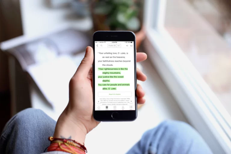 डिजिटल युग में बदला धर्म का स्वरूप: ऐप्स और ऑनलाइन प्लेटफॉर्म से बढ़ा आध्यात्मिक जुड़ाव