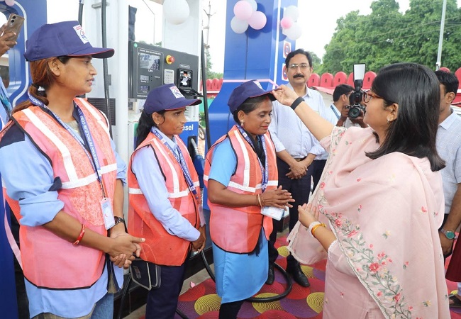 ग्वालियर में 6 जरूरतमंद महिलाएं बनेंगीं “शक्ति दीदी”, पेट्रोल पंपों पर संभालेंगी जिम्मेदारी