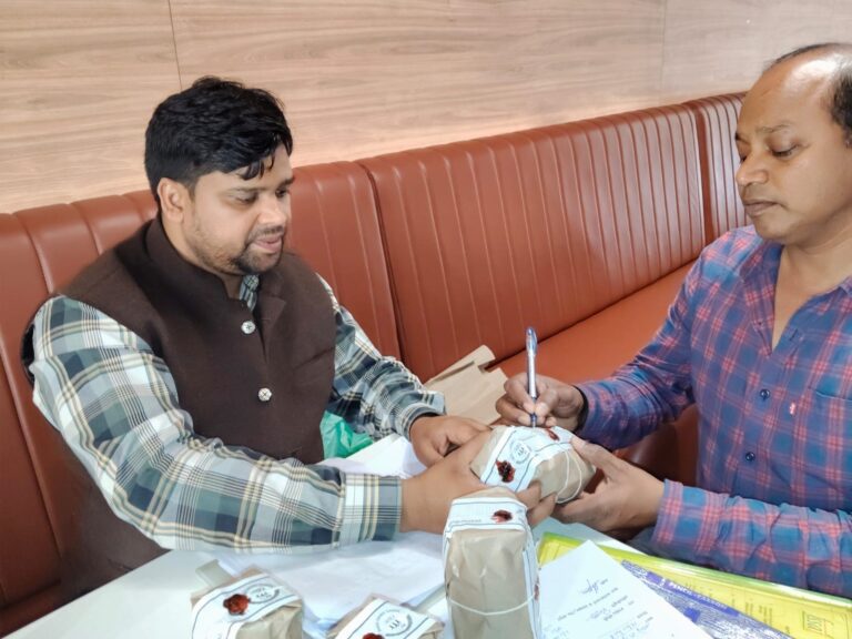 बरेली में होली से पहले बड़ा खुलासा: मसालों में फंगस और जहरीले रंग, घी-तेल के नमूने भी फेल