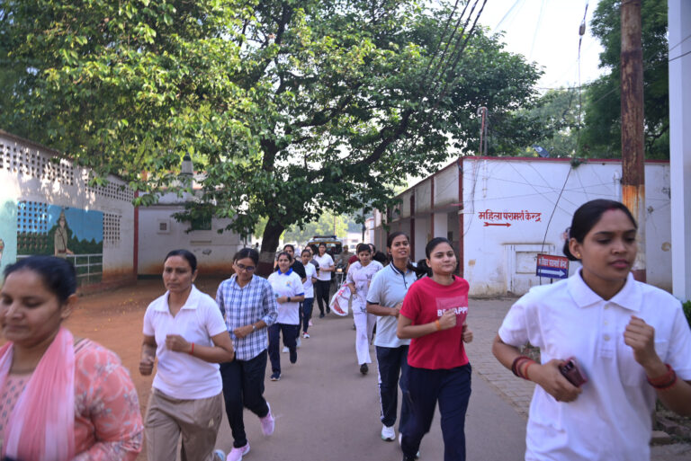 मिशन शक्ति के तहत मीरजापुर में मैराथन दौड़, नारी सुरक्षा और सम्मान का दिया संदेश