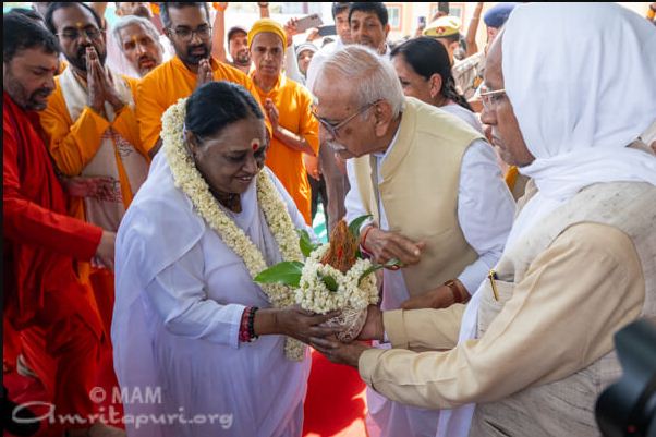 अमृतानंदमयी मां 1100 से अधिक भक्तों संग अयोध्या पहुंचीं, वर्ष प्रतिपदा महोत्सव में होंगी शामिल
