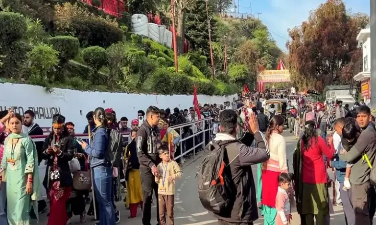 नवरात्रि में वैष्णो देवी में उमड़ी आस्था की भीड़, 26 लाख से अधिक श्रद्धालुओं ने किए दर्शन