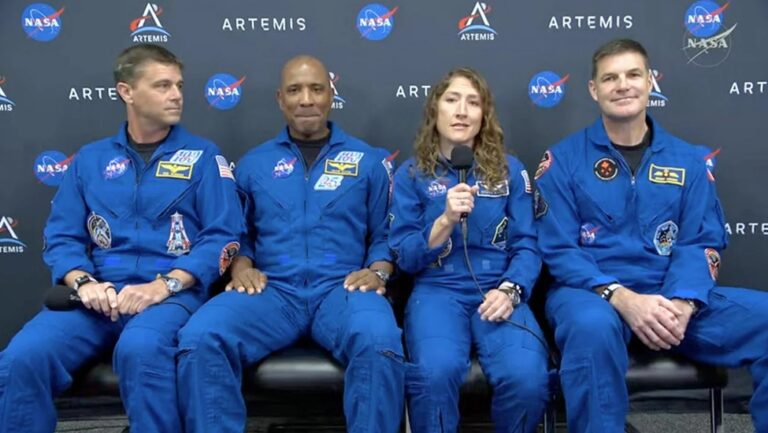 आर्टेमिस II मिशन के लिए तैयार NASA, 1 अप्रैल को चंद्रमा की ओर रवाना होंगे चार अंतरिक्ष यात्री