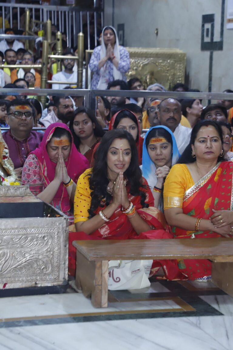 उज्जैन: टीवी अभिनेत्री रूपाली गांगुली ने महाकालेश्वर मंदिर में किए भव्य दर्शन