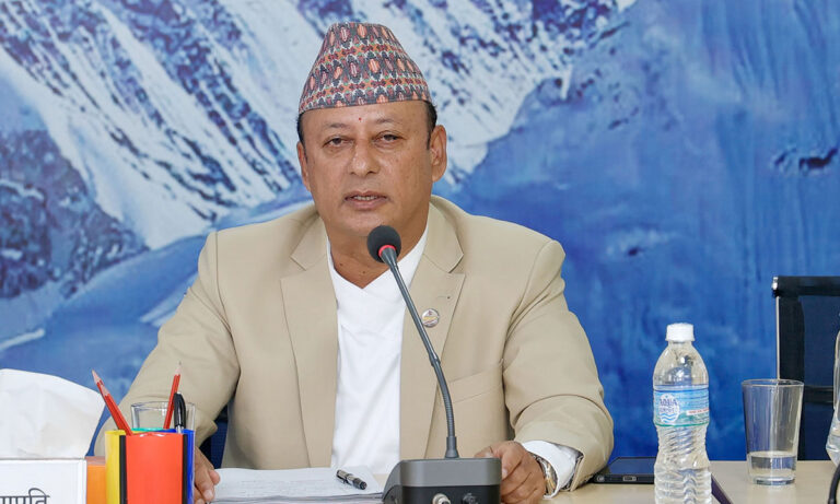 नेपाल के पूर्व ऊर्जा मंत्री दीपक खड़का गिरफ्तार, जमीन कब्जा और मनी लॉन्ड्रिंग केस में कार्रवाई