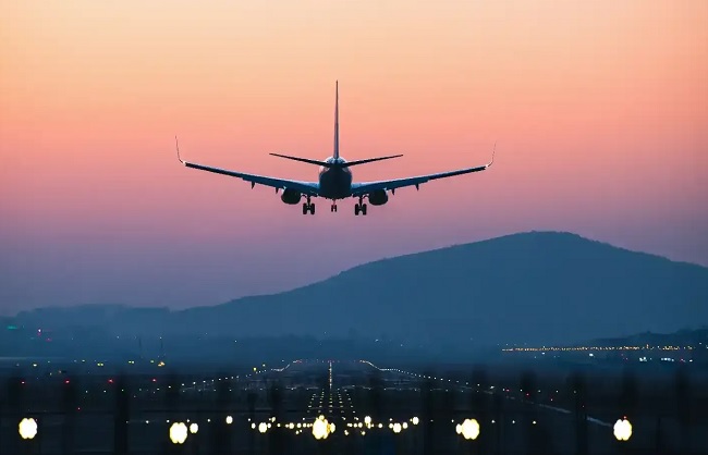 पश्चिम एशिया संकट के बीच भारत की एयरलाइंस आज संचालित करेंगी करीब 50 उड़ानें