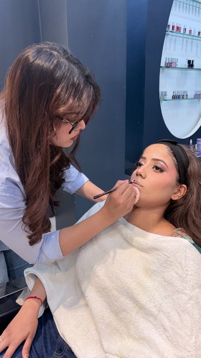 ‘मुख्यमंत्री युवा योजना’ से बदली तकदीर, लखनऊ की खुशी बनीं महिला उद्यमिता की नई पहचान