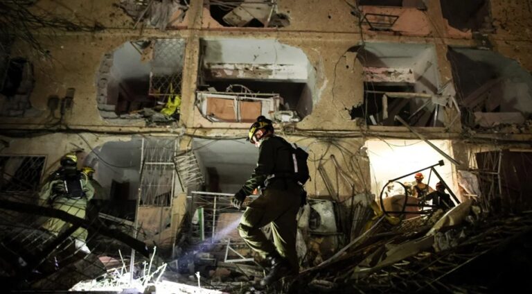 ईरानी मिसाइल हमलों से इजराइल दहला: 90 घायल, डिफेंस सिस्टम भी नहीं रोक पाया हमला