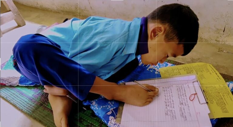 हाथ नहीं चलते, पैरों से लिखकर परीक्षा दे रहे नेपाल के सन्देश बुढामगर, बने प्रेरणा की मिसाल