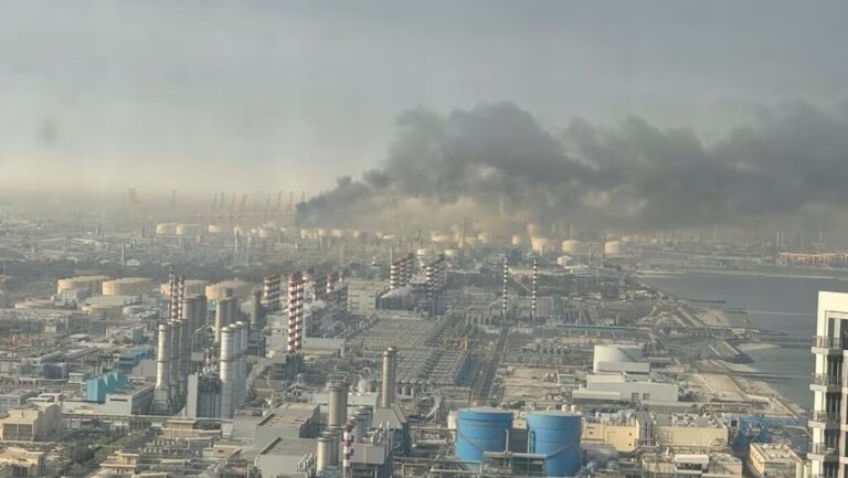 ईरान का दुबई पर हवाई हमला, एयरपोर्ट को भारी नुकसान; दोहा में भी जोरदार धमाके