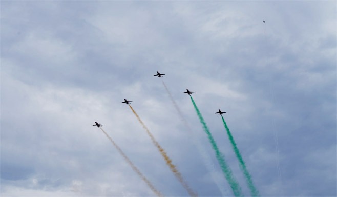 चंडीगढ़ एयर शो में वायुसेना के करतबों ने बढ़ाया रोमांच, आसमान में बना तिरंगा और डायमंड फॉर्मेशन