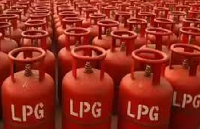 PNG कनेक्शन वालों को LPG सिलेंडर रखने की अनुमति नहीं, सरकार ने बदले नियम