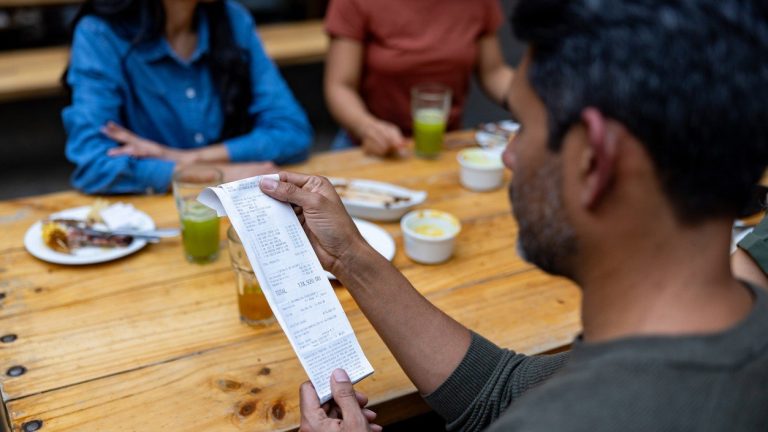 होटल-रेस्तरां में LPG और ईंधन शुल्क वसूली पर सख्ती, उपभोक्ता संरक्षण प्राधिकरण ने जारी किए निर्देश