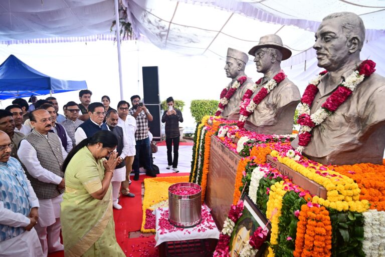 दिल्ली बजट सत्र की शुरुआत: CM रेखा गुप्ता ने पेश किया आर्थिक सर्वेक्षण 2025-26