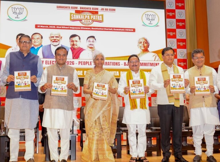 निर्मला सीतारमण असमिया परिधान में दिखीं, संकल्प पत्र जारी करने के दौरान बिखेरा संस्कृति का रंग