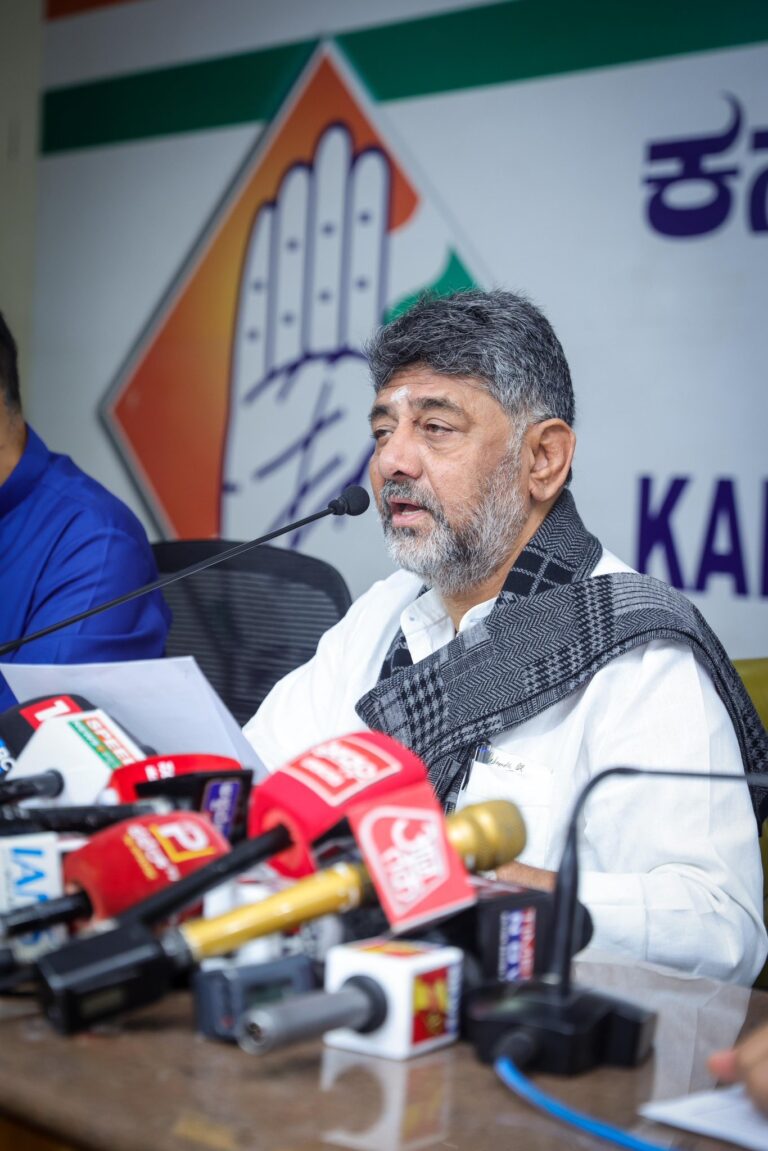 डीके शिवकुमार का केंद्र पर हमला, ‘उज्ज्वला’ योजना को बताया ‘लकड़ी भाग्य’