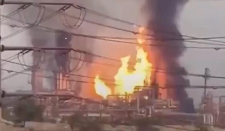 इस्फहान पर हमला, दुबई बंदरगाह पर तेल टैंकर में भीषण आग