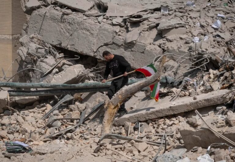 श्रीलंका के पास ईरानी युद्धपोत डूबा, 87 नौसैनिकों की मौत; खामेनेई के अंतिम संस्कार का कार्यक्रम टला