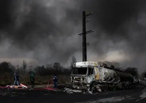 ईरान में ऑयल डिपो हमलों के बाद ‘ब्लैक रेन’ का खतरा, WHO ने जारी की स्वास्थ्य चेतावनी