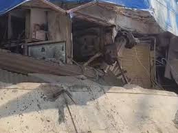 भोपाल के जवाहर चौक पर 5 दुकानों के छज्जे गिरे, मेट्रो निर्माण पर उठे सवाल