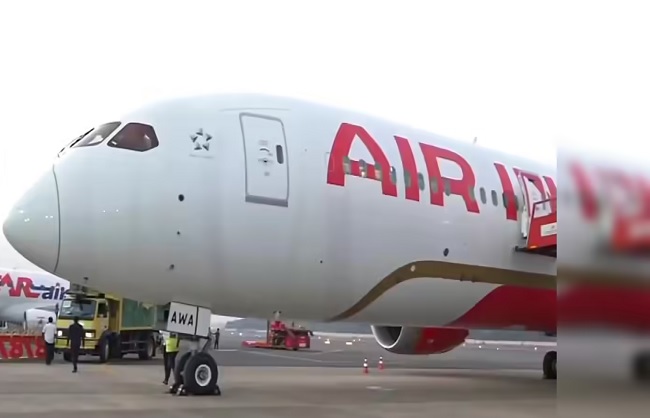 एयर इंडिया की लंदन जा रही फ्लाइट 7 घंटे बाद दिल्ली लौटी, तकनीकी गड़बड़ी के चलते लिया गया फैसला