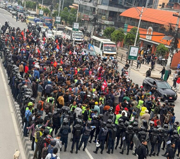 ओली की गिरफ्तारी के विरोध में सड़कों पर उतरे समर्थक, नेपाल में लगातार प्रदर्शन