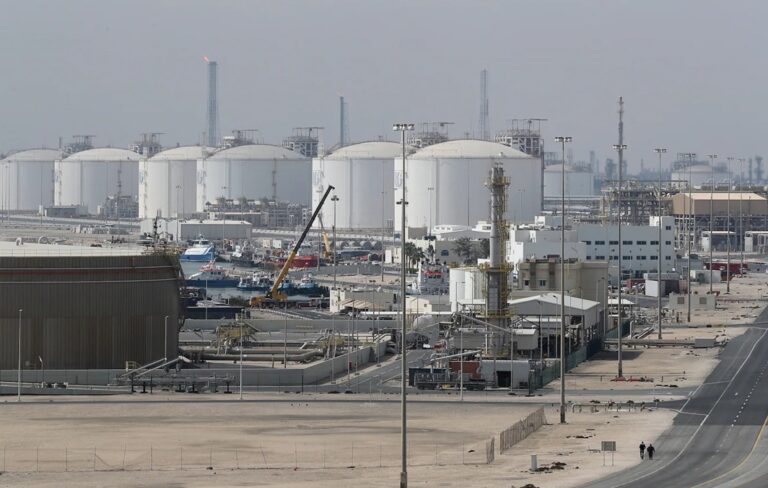 अमेरिका के बदले सुर: ईरानी तेल पर प्रतिबंध हटाने के संकेत, ऊर्जा संकट के बीच बड़ा फैसला संभव