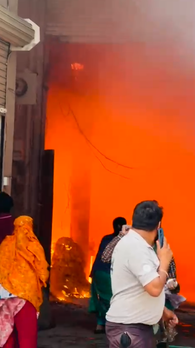 इंदौर में चूहा मार दवा फैक्ट्री में भीषण आग, कई घायल—दमकल ने पाया काबू