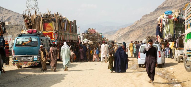 अफगानिस्तान-पाकिस्तान सीमा पर संघर्ष से 1.18 लाख लोग विस्थापित, संयुक्त राष्ट्र ने की युद्धविराम की अपील