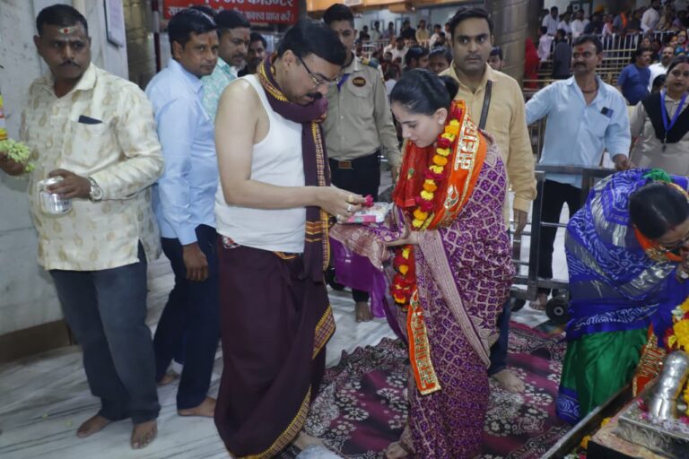 कथा वाचक जया किशोरी ने किए महाकालेश्वर ज्योतिर्लिंग के दर्शन, मंदिर समिति ने किया स्वागत