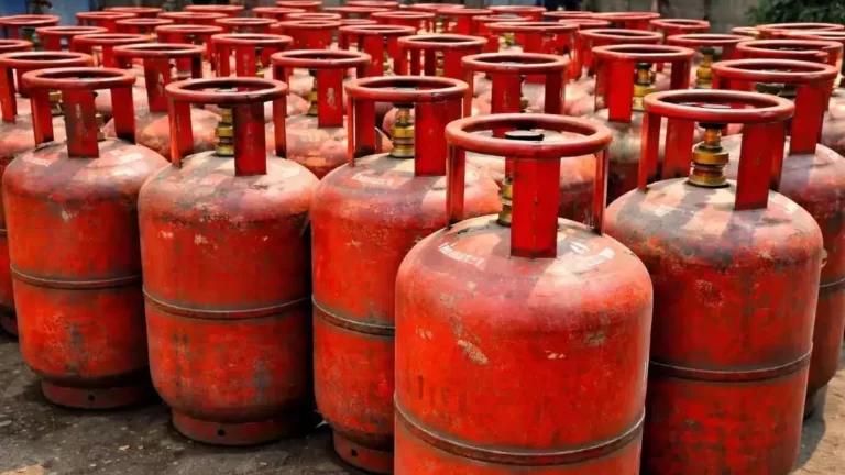 11 महीने बाद घरेलू LPG सिलेंडर ₹60 महंगा, मध्य प्रदेश के शहरों में बढ़ीं नई कीमतें