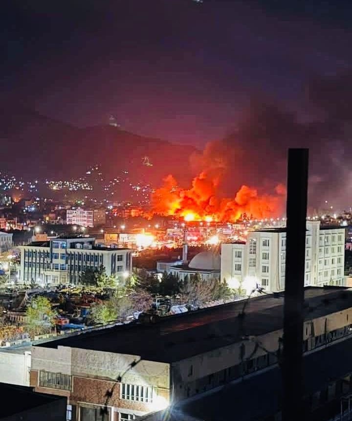 काबुल पर पाकिस्तानी हवाई हमले का दावा: 100 लोगों की मौत, तालिबान ने कहा—बातचीत खत्म, बदला लेंगे