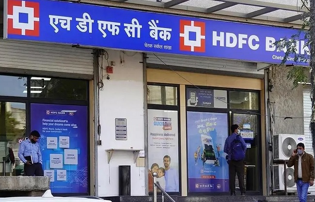 HDFC Bank के चेयरमैन के इस्तीफे से शेयर 9% टूटा, मार्केट कैप में ₹65 हजार करोड़ की गिरावट