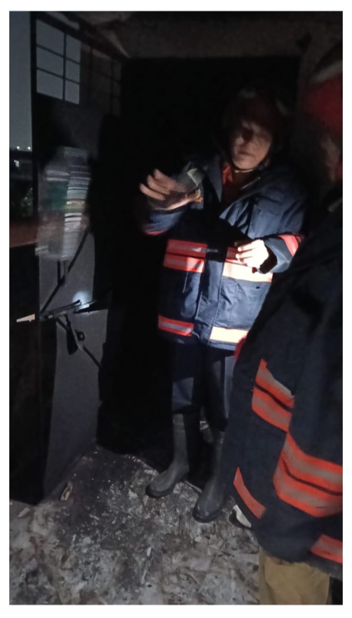 दिल्ली के चांद बाग में आग: बहुमंजिला इमारत में हादसा, कई लोग सुरक्षित रेस्क्यू