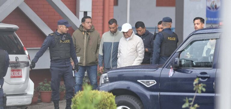 नेपाल: केपी शर्मा ओली और रमेश लेखक कल अदालत में पेश होंगे